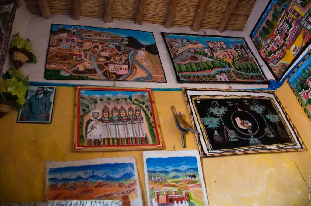 Tableaux de Fadma Aït Hmam, peintre amazighe de Taznakhte