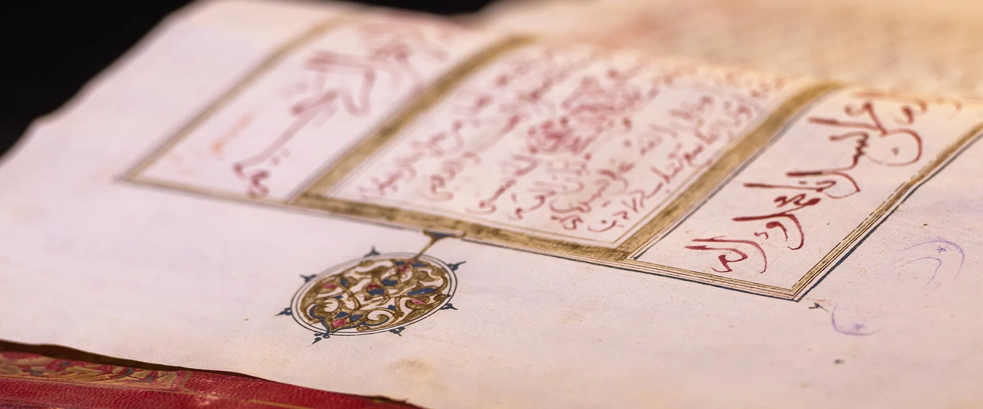 Livre ancien à la bibliothèque de Tamgroute - Par A. Azizi