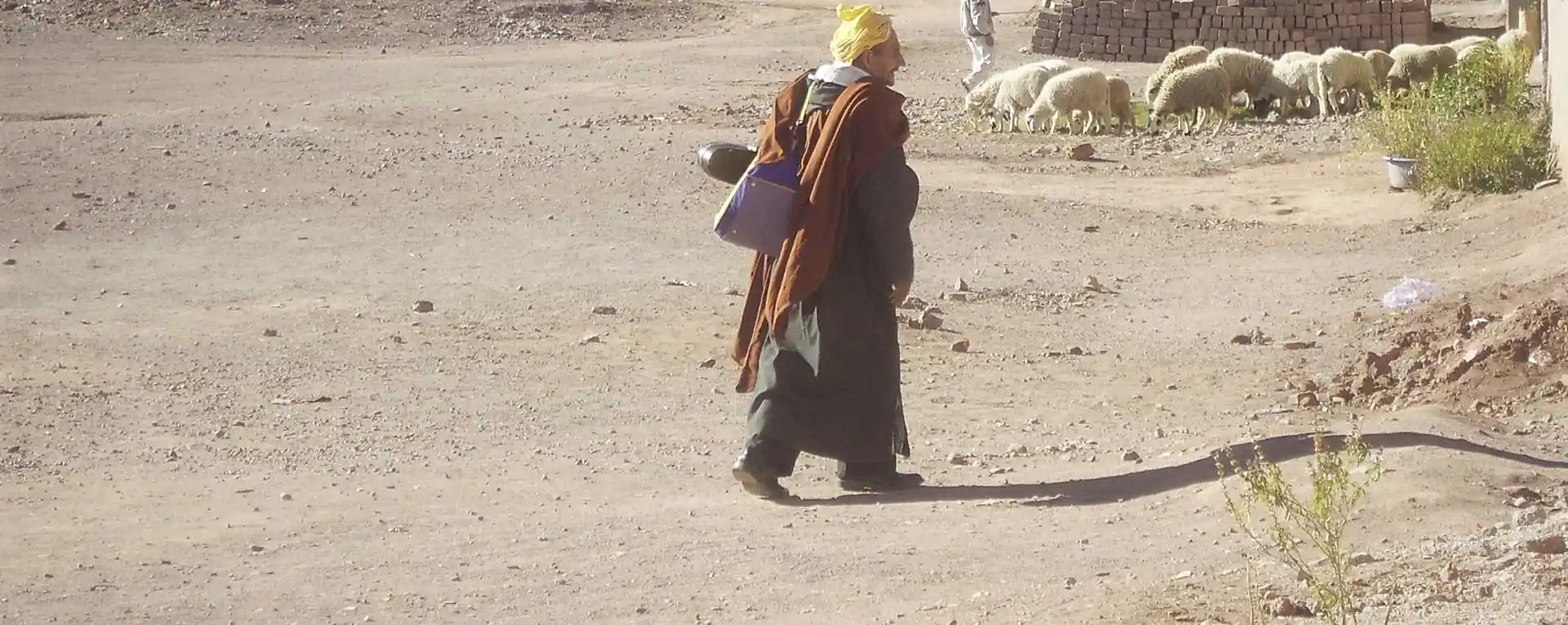 Un troubadour dans les rues d'Ouarzazate