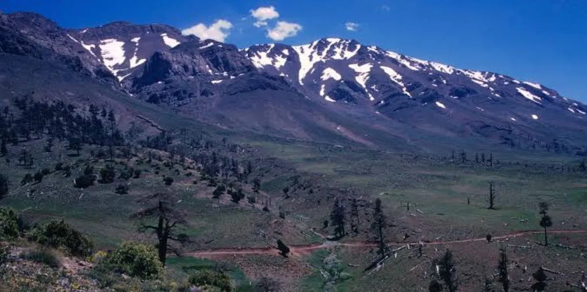 Le massif du Jbel Ayachi près de Midelt