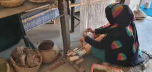 Artisane de la coopérative Iznaguen