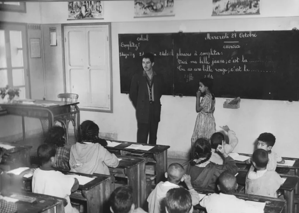 A classroom at the Imini site in 1954 (Source: www.timkkit2008.canalblog.com)