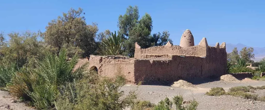 A solitary mausoleum on the outskirts of the Skoura palm grove