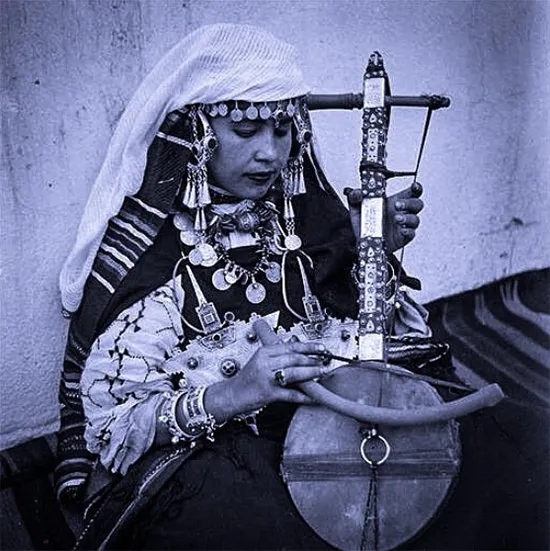 Woman from Tafraoute playing the ribab — Source: www.instazu.com
