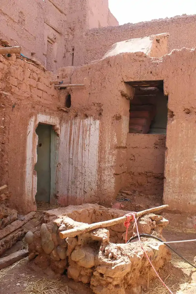 Deteriorated doors in the Stara neighbourhood, Kasbah of Taourirt, Ouarzazate, May 2014. Photo: sudestmaroc.com.