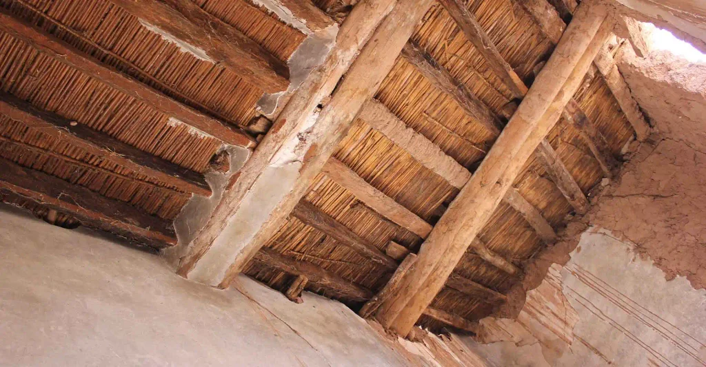 Traditional technique used for an earthen roof in the Stara neighbourhood, Kasbah of Taourirt, Ouarzazate, May 2014. Photo: sudestmaroc.com.