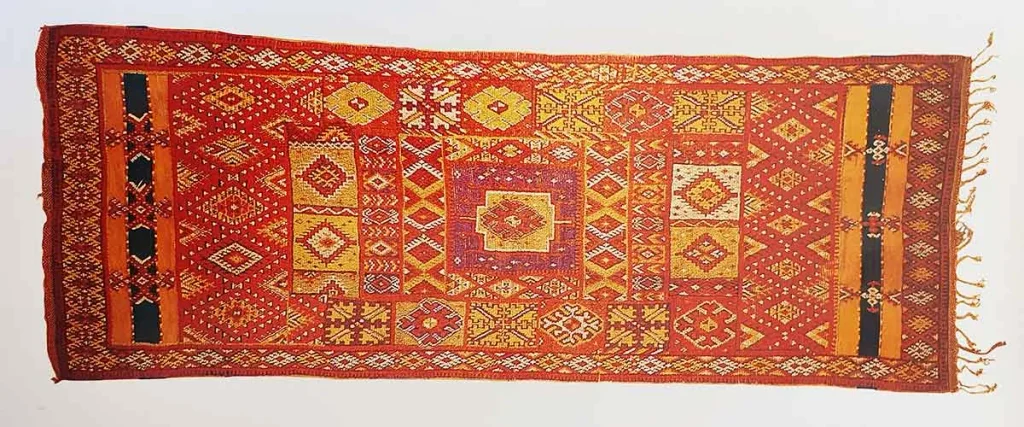 Rug from the Aït Tamassine tribe – 350 × 140 cm
H. Crouzet Collection – Source: Maroc, Tapis des tribus, Edisud